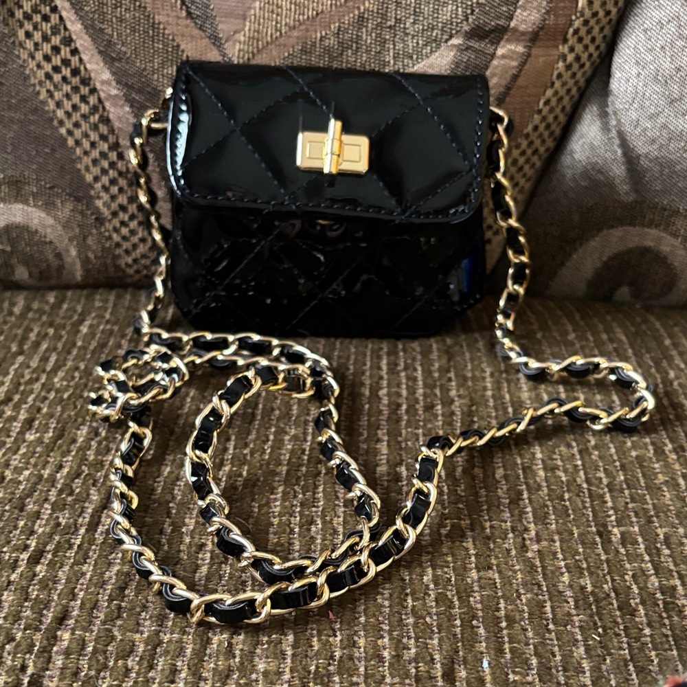 Elegant Black Quilted Chain Bag
